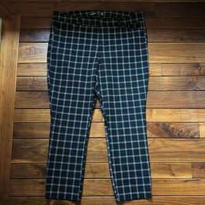 Old Navy High-Rise Pixie Black White Windowpane 18